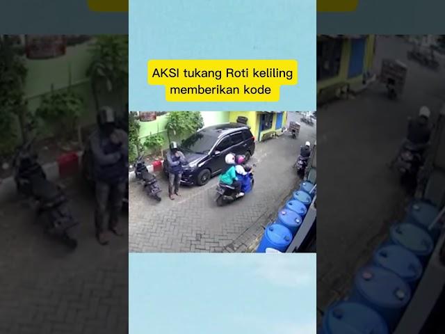 salut sekali dengan penjual roti keliling memberikan kode bahwa #shortvideo #viralvideo #automobile