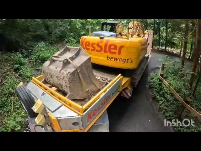 Mit LKW durch Bergwald fahren (Dirigindo Caminhão Pela floresta na montanha)