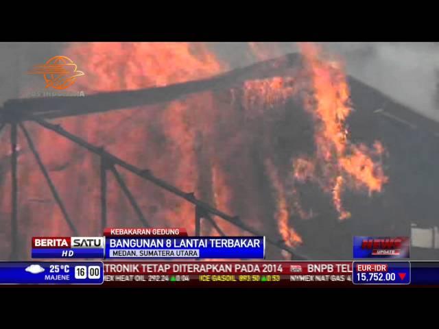 Gedung Delapan Lantai di Medan Terbakar