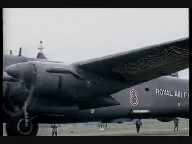 Five RAF Avro Shackletons fly to their birthplace Woodford 1989 before they retire in July 1991.