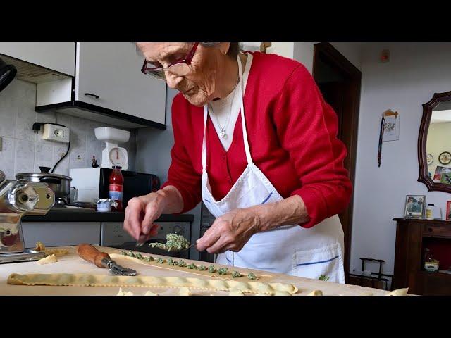 How to make 'Agnolotti al Plin' ravioli | Pasta Grannies