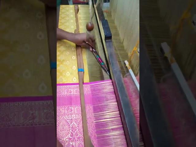 Pure kanchipuram pattu lehangas**Long Border Tissu Lehanga**Kuttu Emobosy Broket*contrast blouse