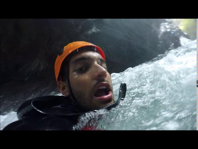 Pyrénées Canyoning / barranco de Núria con mucha agua.