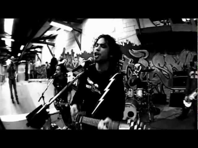 Green Lizard - Walk Over Water [Official Video 2006]