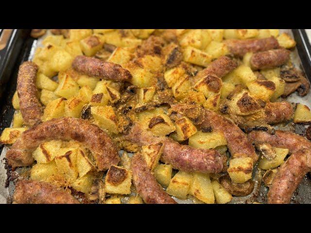 SALSICCIA FUNGHI E PATATE GRATINATI AL FORNO di Betty e Marco - Ricetta facile e veloce