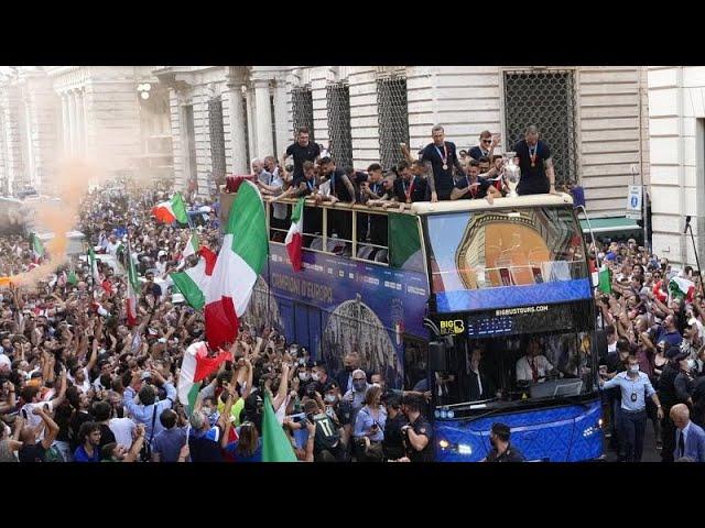 Euro 2020 : retour triomphal en Italie pour les champions d'Europe de football
