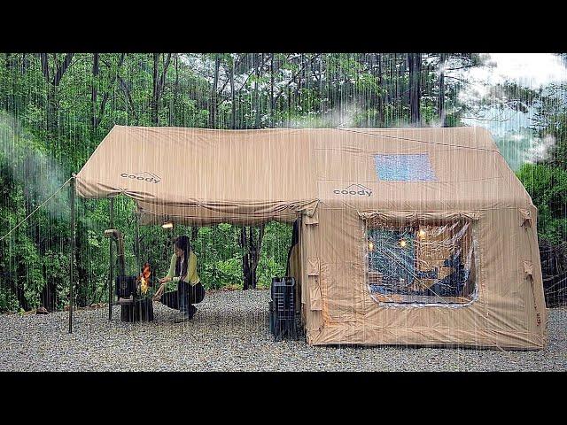 SOLO CAMPING IN THE RAIN  connecting an inflatable tent and tarp  Perfect camping full setup