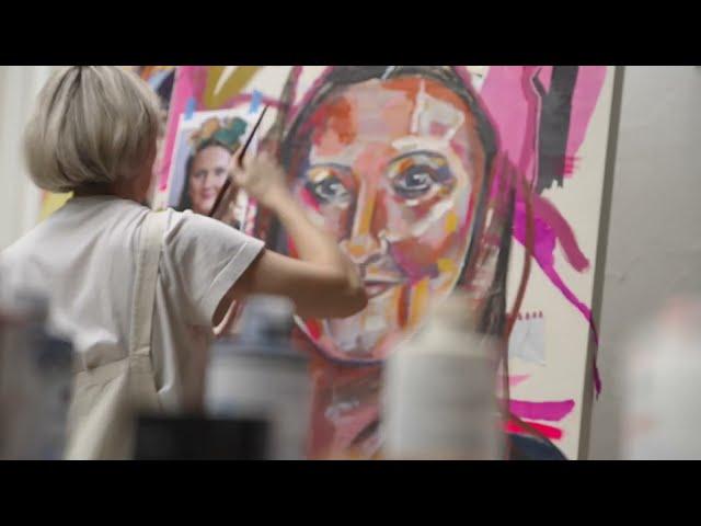 Realtime studio moments by Nicky Myny, painting Gwendolyn R's portrait