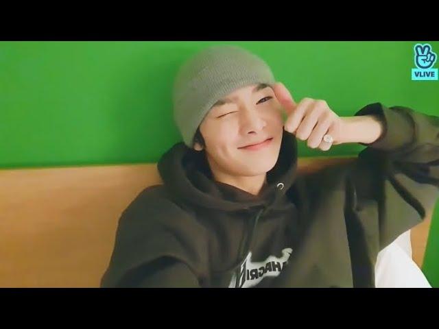 Jeongin Vlive (yang jeongin) @StrayKids @StrayKidsJapanOfficial