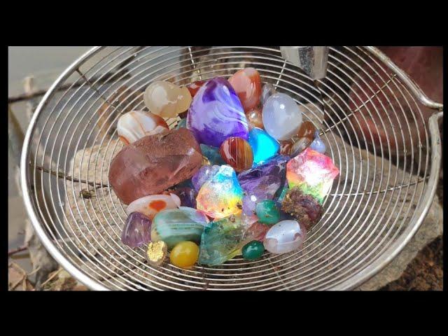 Colorful tourmalines and crystals. I dug out agate and crystal in the pond。gems