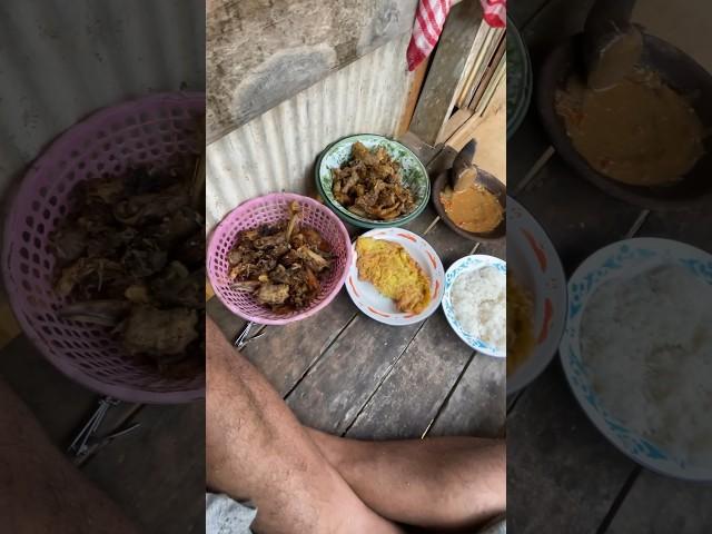 makan begini yang paling saya rindukan kalau sudah jauh dari kampung