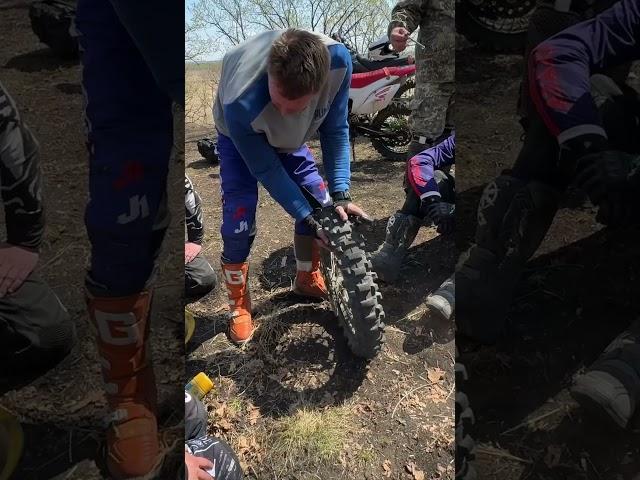 Меняем камеру в эндуро условиях Zuumav CR300 #enduro #питбайк