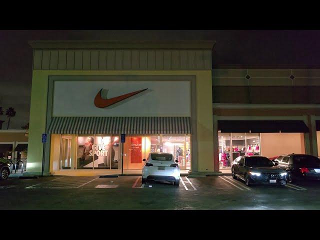 Nike Outlet Right Before They Closed....