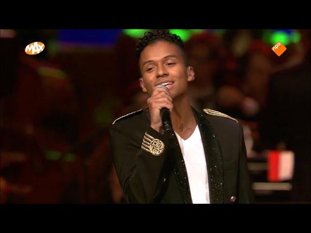 Jermaine Jackson & Sons Jaafar and Jermajesty Stage Debut: "The Christmas Song" Live Performance