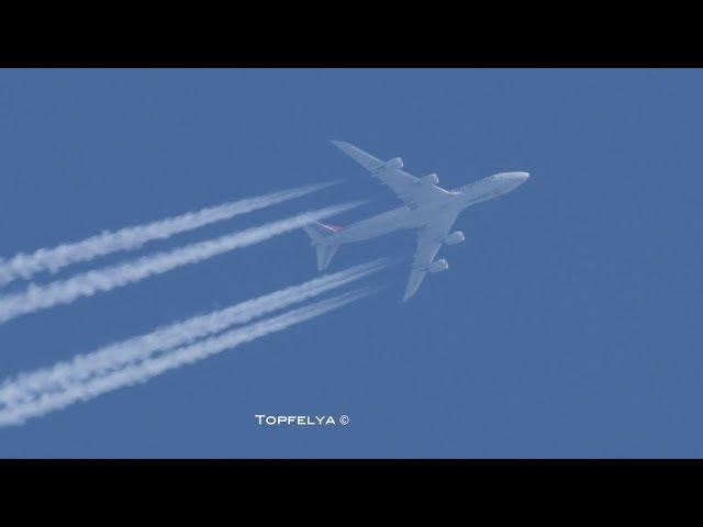 Airplanes in their natural habitat Impressive Contrails