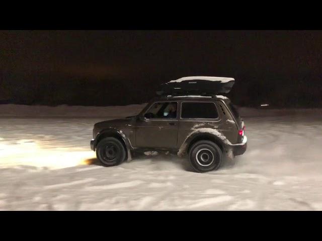 lada 4x4 Bronto snow drift