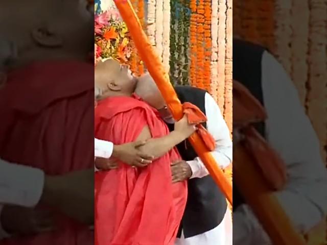 Jagadguru Rambhadracharya of Chitrakoot's Tulsi Peeth blesses PM Modi