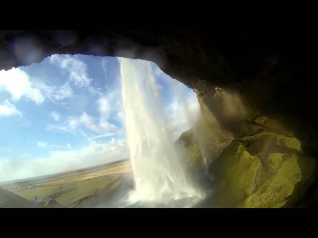 Hiking em Cachoeira na Islandia