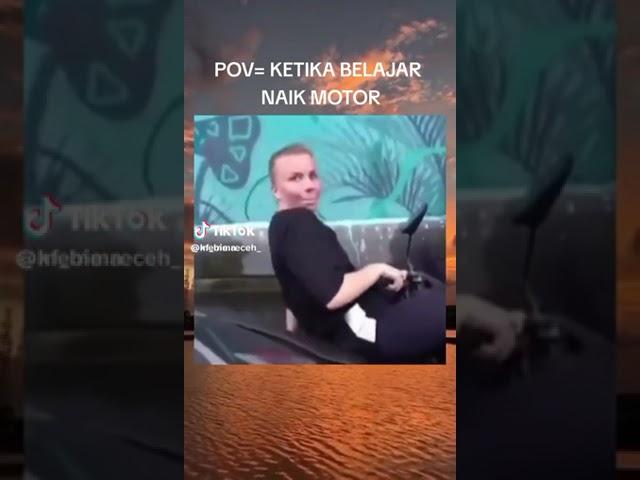 bule salto naik motor  #fypppp #meme  POV bule baru belajar naik motor #bulesaltonaikmotor