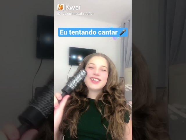 EU NA VIDA TENTANDO CANTAR