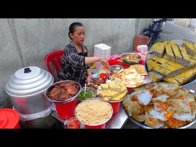 Lạ đời quầy cơm trong con hẻm nhỏ lại khách đông nườm nượp bán từ mờ sáng đã có khách đến ăn