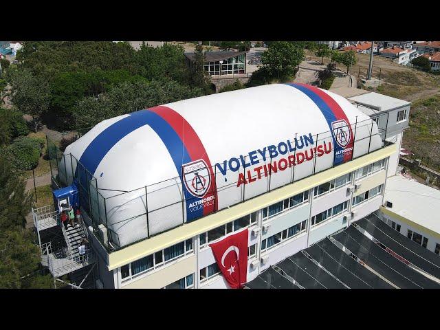 VOLEYBOLUN ALTINORDU'SU SALONUNA KAVUŞUYOR