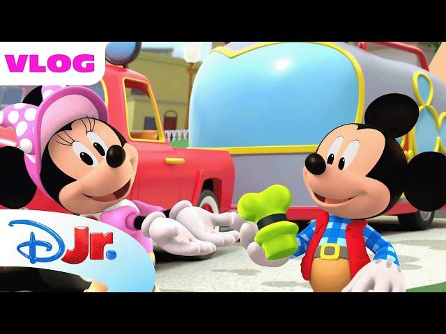 Mickey Mouse Bloopers!  | Me & Mickey | @disneyjr