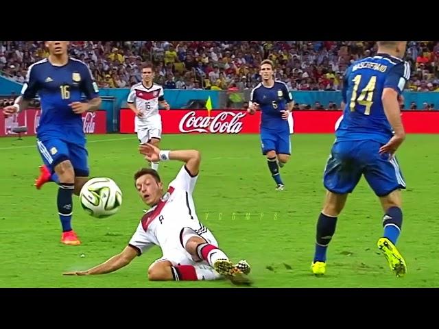 Mesut Özil vs Argentina ( World Cup Final 2014 ) | English Commentary