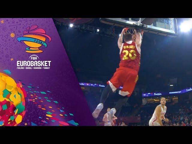 Andrey Vorontsevich jams home the alley-oop!