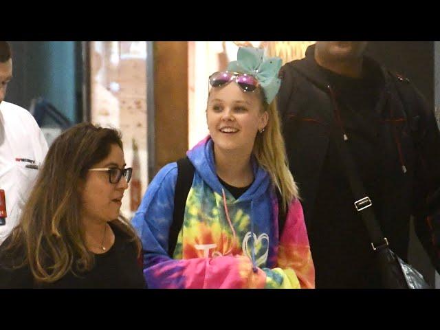 Jojo siwa lands in Australia ahead of tour