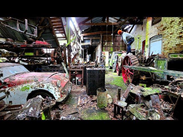 We Found An ABANDONED Fossil Collectors House With HIDDEN CARS Left For 40 Years - Abandoned Places