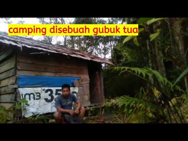 camping digubuk tua yang suasananya cukup seram