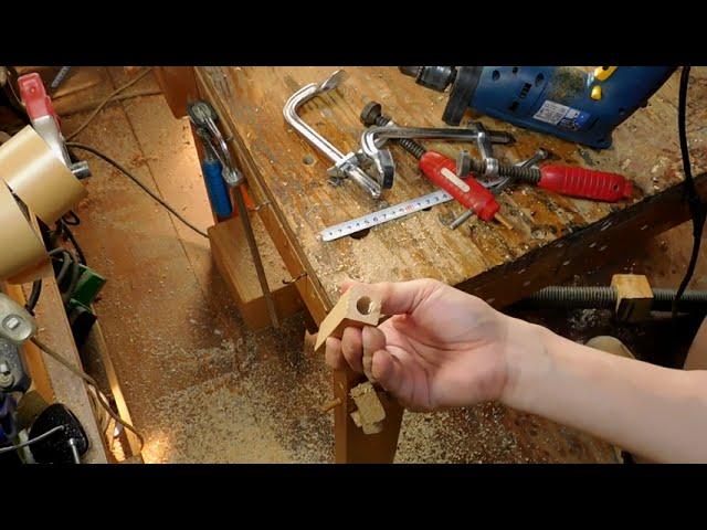 My method for easily hand drilling holes in wooden sticks 木の棒に手ドリルで簡単に穴をあける方法。