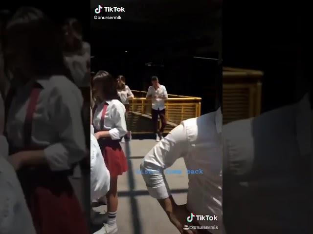 Periscope Liseli Türk kızı twerk yapıyor