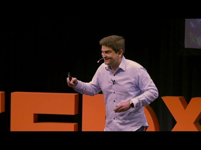 Dare to Change | Lorenz Wenger | TEDxFHNW