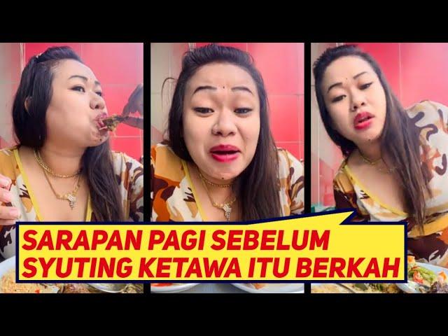 TANTE LALA SARAPAN PAGI SEBELUM SYUTING DI TRANS TV, KETAWA ITU BERKAH