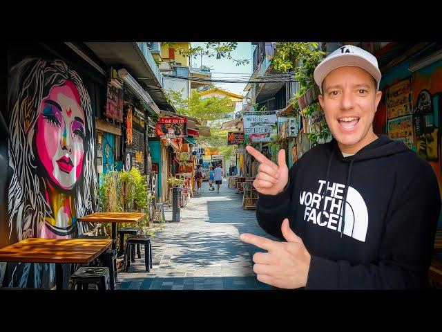 Painting Graffiti in Bangkok