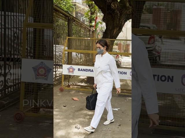 Malaika Arora Arrives At Mom's House Post Her Dad's Demise  | #shorts #bollywood