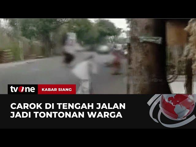 Video Amatir Detik-detik Carok Satu Lawan Dua Orang di Bangkalan | Kabar Siang tvOne