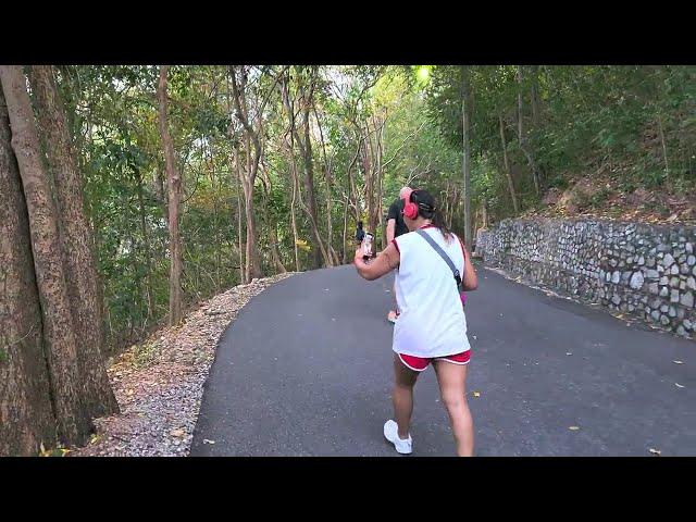 Long evening walk in Pattaya City Public Park