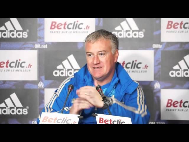 Didier Deschamps tourne la presse en dérision