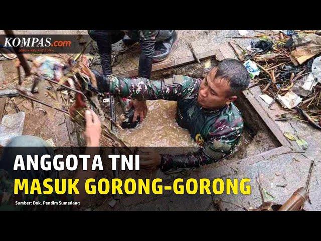 Viral Video Aksi TNI Bersihkan Saluran Air hingga Masuk Gorong-gorong