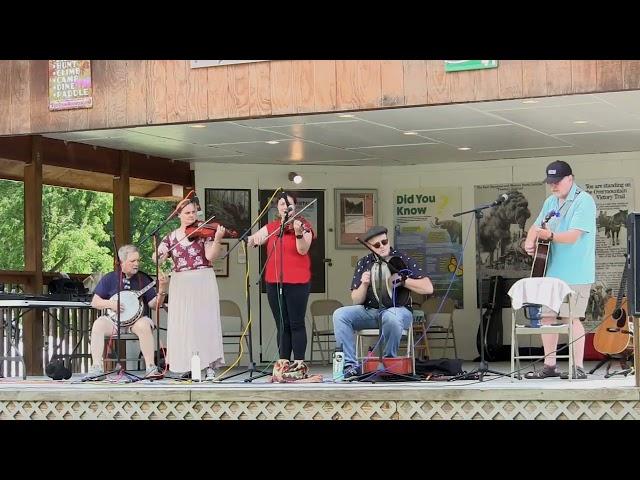 Sigean Irish String Band at Roan Mountain Town Park 23 July 2022, Tom Swadley explains birthdays...