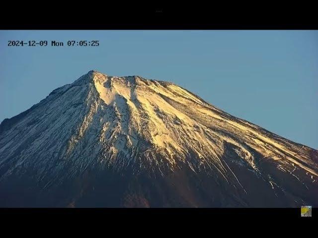 霊峰富士 〜風と雲が紡ぐ天空の息吹〜  富士山夜景 〜星と街が誘導灯、愛を乗せたエアプレーンの軌跡〜