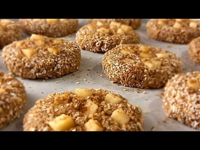 Oatmeal, Apple and Cinnamon Cookies. Vegan, healthy and easy recipe.