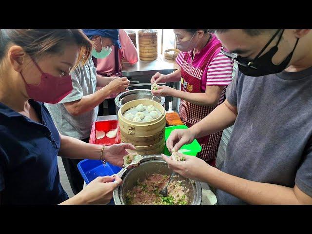 The Most Popular Food in Taichung! Juicy Soup Dumpling/南屯在地人激推美食！爆汁鮮肉小籠湯包-Taiwanese Street Food