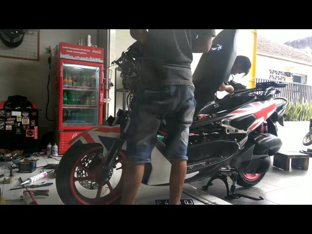 Simple Projie AES B1 on Yamaha Nmax