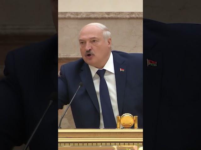 Лукашенко про больницы: Если дверь перекошена – пусть губернатор свою принесёт поставит! #shorts