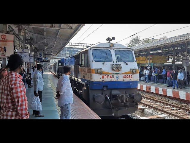 Super Speeding LHB Konark Express Flying Through Kurla!