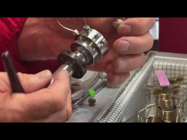 Replacing the Rotor in the Gas Sampling Valve